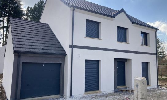 R+1 AVEC GARAGE ACCOLÉ