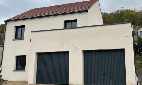 R+1 AVEC DOUBLE GARAGE SUR MEZIERES SUR SEINE